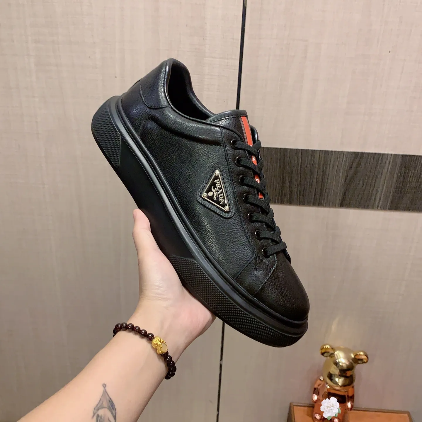 Men's men's shoes💰460💰💰🎩🎩[Lightning][Lightning] "PRADA*" The latest and most popular casual shoes, top brand [seduce] luxury ~ purchasing agency, top ~ quality. [Strong] The upper is made of imported breathable cowhide with material ➕ breathable sheepskin feet (•) and fine workmanship. The original stylish and stylish soft rubber wear-resistant and non-slip outsole is light and comfortable on the feet. The real thing looks better when photographed in person. 0128: Size: 38-44, 45 sizes can be customized, black, white
